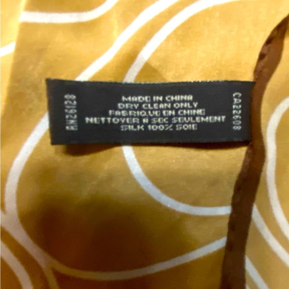 Women’s Coach Goldish tan, brown, white 100% silk scarf vintage classic CC logo - Picture 4 of 6